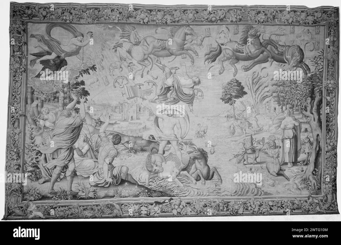 Der Fall von Phaethon. Coecke van Aelst, Pieter (der ältere) (Niederlande (vor 1600) - Flandern, 1502-1550) ca. 1535-1550 Gobelin Abmessungen: H 13'6' x B 21'5'' Gobelin Materialien/Techniken: Unbekannt Kultur: Flämisches Weberzentrum: Brüssel Eigentümergeschichte: Französisch & Co. Gekauft von Herrn Desider de Toperczer, fakturiert, 19.12.1952. Frankreich, Val-d'Oise, Ecouen, Musée de la Renaissance. Phaethon von Blitz des Jupiters (Zeus) (BRD) Girlande aus Blumen, Früchten und Kornukopien bewohnt von Vögeln & Putti French & Co. Stock Sheet im Archiv, 52734-d Delmarcel, Tapisseries anciennes d'Enghien (19 Stockfoto