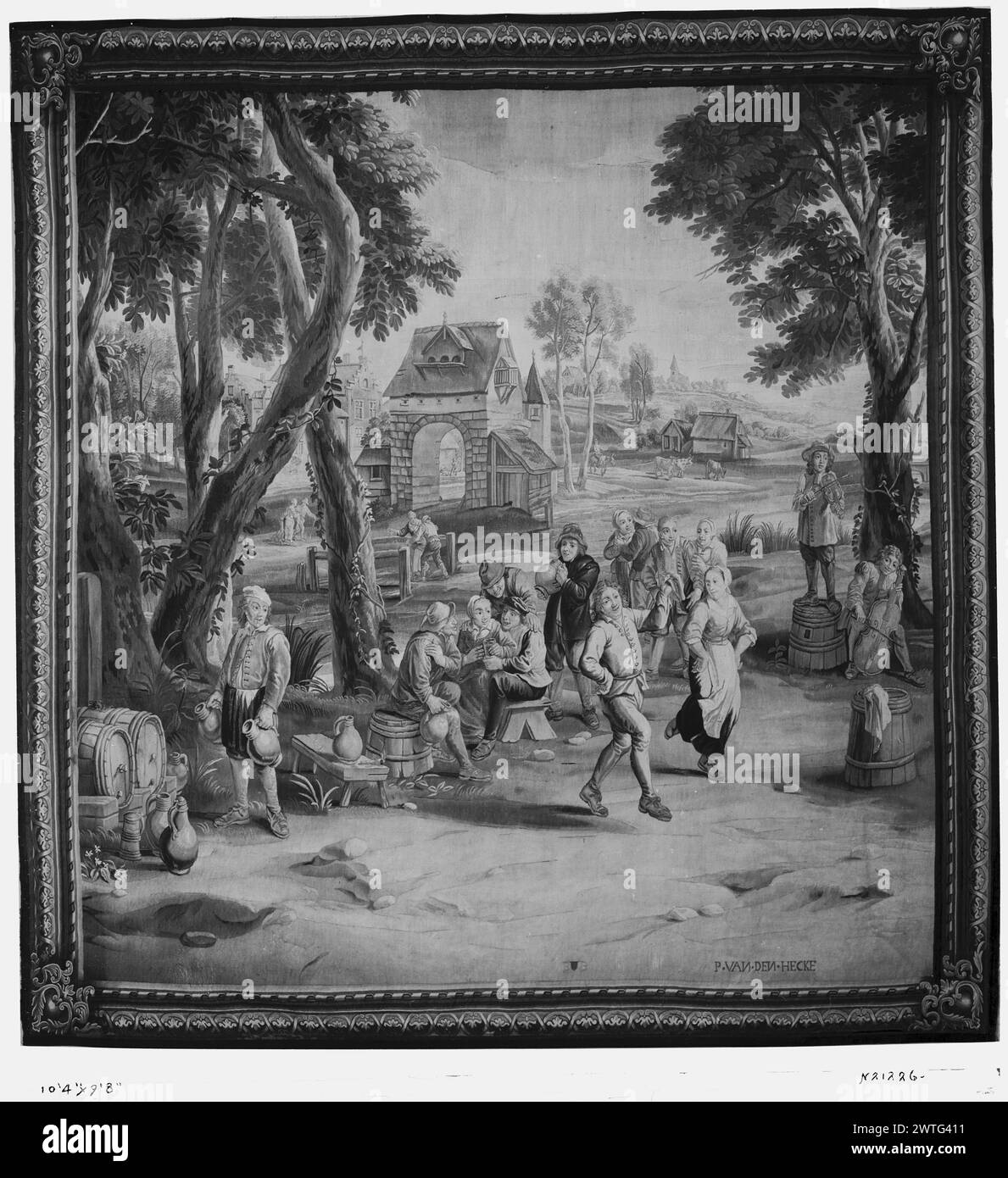 Kermesse. Teniers, David II (Flämisch, 1610-1690) (entworfen nach) [Maler] Hecke, Peter van den (Flämisch, ACT.1711-1752) (Werkstatt) [Weber] ca. 1700-1750 Gobelin Abmessungen: H 10'3' x B 9'9'' Gobelin Materialien/Techniken: Unbekannt Kultur: Flämisches Weberzentrum: Brüsseler Besitz Geschichte: French & Co. Gekauft von Herrn blank 1939; verkauft an Lawrence C. Phipps 13.11.1939. Inschriften: Stadtzeichen im Mittelfeld, unten, rechts von der Mitte Inschriften: Gewobene Signatur im Mittelfeld, unten rechts: P. VAN DEN HECKE Verwandte Werke: Kompositorisch ähnliche GCPA 0239705-0239706 Stockfoto