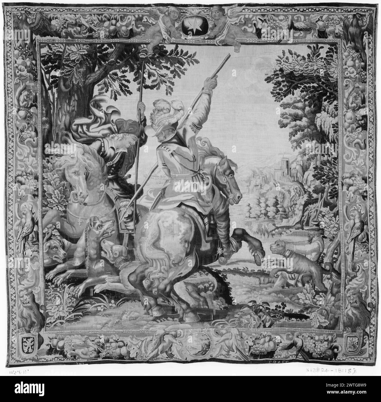 Wolfsjagd. Raes, Frans (Flämisch, act.mid 17. Jahrhundert) (Werkstatt) [Weber] ca. 1625-1650 Gobelin Abmessungen: H 11' x B 11'2' Gobelin Materialien/Techniken: Wolle & Seide Kultur: Flämisches Weberzentrum: Brüsseler Besitz Geschichte: Verkauft im Auktionshaus, Paris, 5/17/1907 (siehe Göbel, I:1). French & Co. Wurde am 3. Februar 1934 von Mary W. Harriman erworben. Inschriften: Stadtzeichen auf der unteren Wache, links von der Mitte Inschriften: Weberzeichen in der unteren Wache gewebt, rechts von der Mitte [nicht lesbar] Gentleman & Wachtmeister auf dem Pferd zielend auf Wolf (L, vorne), Mann mit Hut, der den Hund zurückhält (R, Mitte Stockfoto