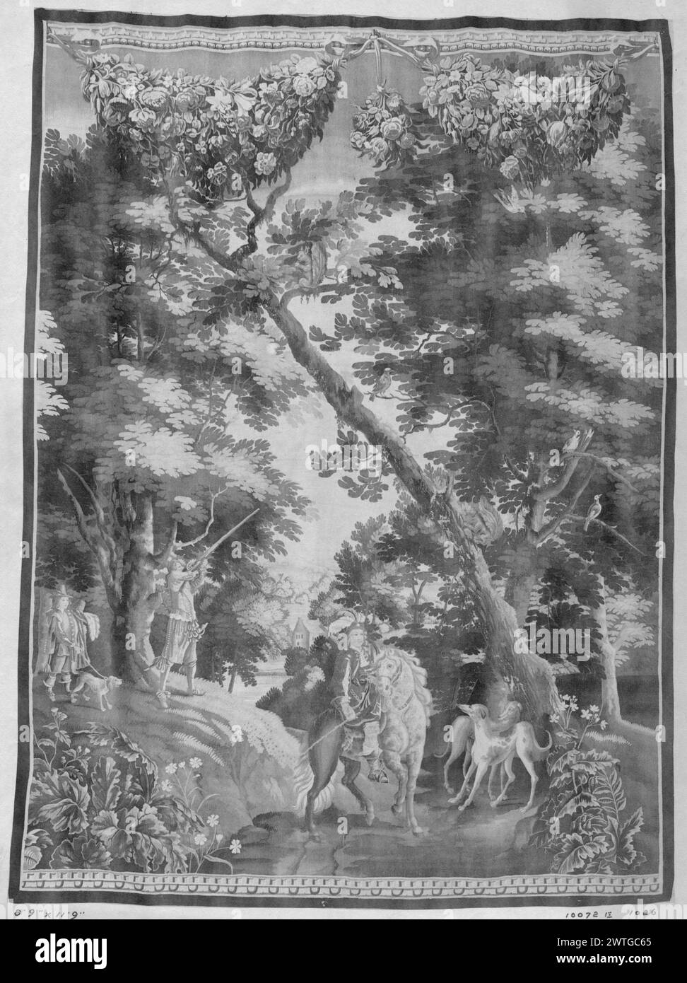 Landschaft mit Jägern, die auf Vögel im Baum schießen. Unbekannt ca. 1640-1660 Wandteppich Abmessungen: H 11'9' x W 8'9' Wandteppich Materialien/Techniken: Unbekannt Kultur: Flämisches Webzentrum: Brüsseler Besitz Geschichte: Französisch & Co. Gekauft von Lionel Harris 11/3/1915 [SS 10072]. Verwandte Arbeiten: Panels im Set: GCPA 0236681, 0236907-0236910; 0236919-0236921, 0236926 Stockfoto