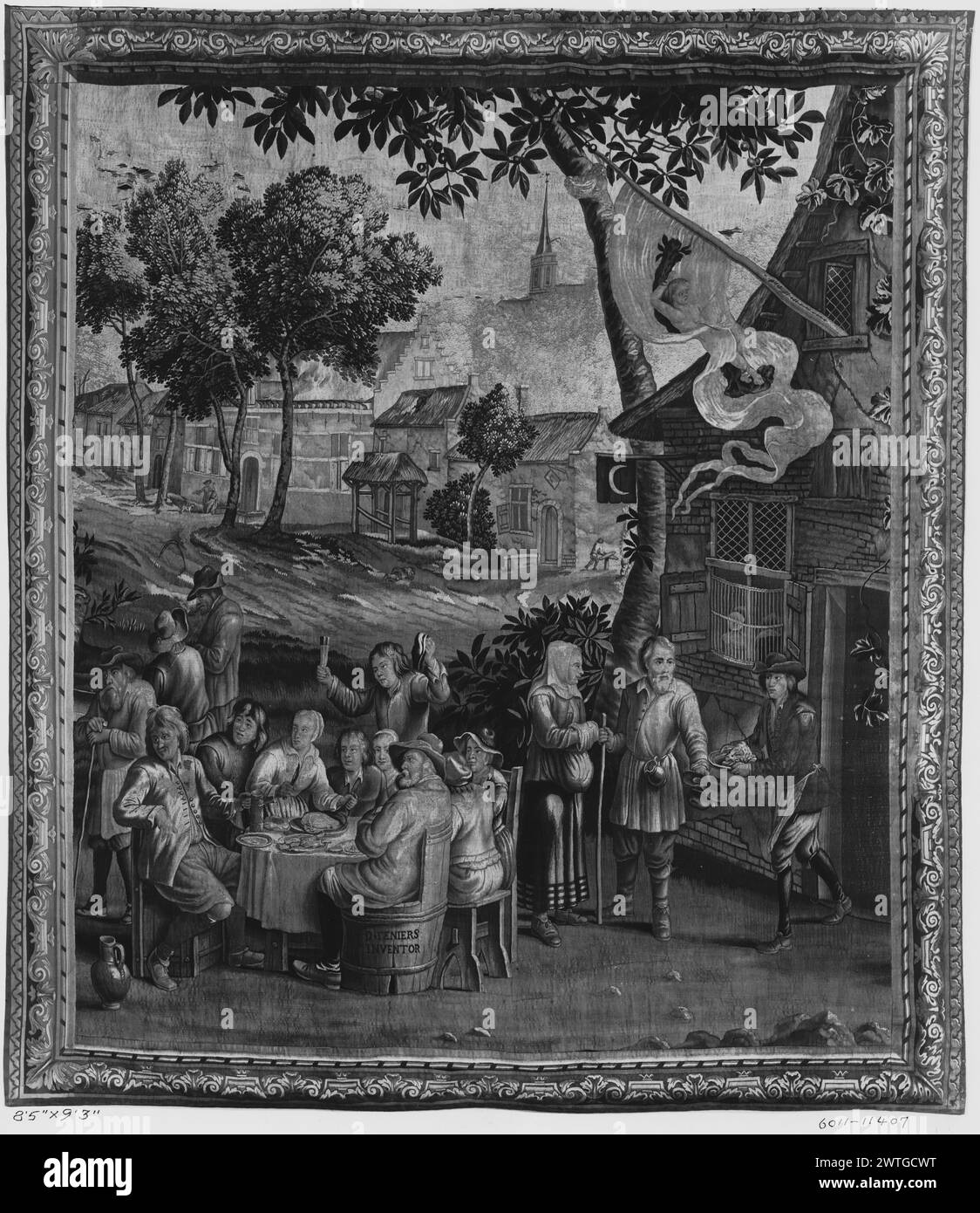 Essen. Teniers, David II (Flämisch, 1610-1690) (entworfen nach) [Maler] Teniers, David III (Flämisch, 1638-1685) (entworfen nach) [Maler] ca. 1700-1750 Gobelin Abmessungen: H 9'3' x B 8'5' Gobelin Materialien/Techniken: Unbekannt Kultur: Flämisches Weberzentrum: Oudenaarde Besitz Geschichte: Französisch & Co. Erhalten von Henry Symons 1/4/1922; zurückgegeben am 19/1922. Inschriften: Inschrift im Mittelfeld, auf Fassstuhl: D. TENIERS / ERFINDER vor dem gasthof, Figurengruppe am Tischfest; männlicher Bettler hält Passanten einen Hut aus (BRD) mit Bildrahmen-Umrandung mit scrollendem Akanthus-le Stockfoto