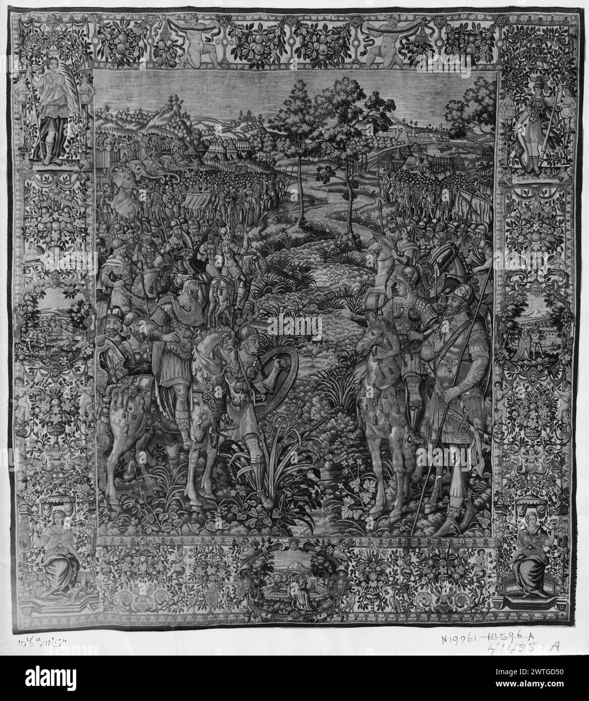 Konferenz zwischen Scipio und Hannibal vor der Schlacht von Zama. Unbekannt ca. 1600-1620 Gobelin Abmessungen: H 11'5' x B 10'6' Gobelin Materialien/Techniken: Unbekannt Kultur: Flämisches Weberzentrum: Brüssel Eigentumsgeschichte: Französisch & Co. Hannibal reiste zu Pferd, steht mit seiner Armee am Ufer des Flusses (L, vorne); Scipio reitete auch zu Pferd auf, wartet mit seiner Armee über den Fluss (R, vorne); Hannibals Armee und Elefanten (L, Mitte und Hintergrund); Scipios Armee und Zelte (R, Mitte & Hintergrund); Querformat (Mitte, Hintergrund) (L & R BRD) von oben nach unten, stehende Figuren unter dem Vordach, Stockfoto