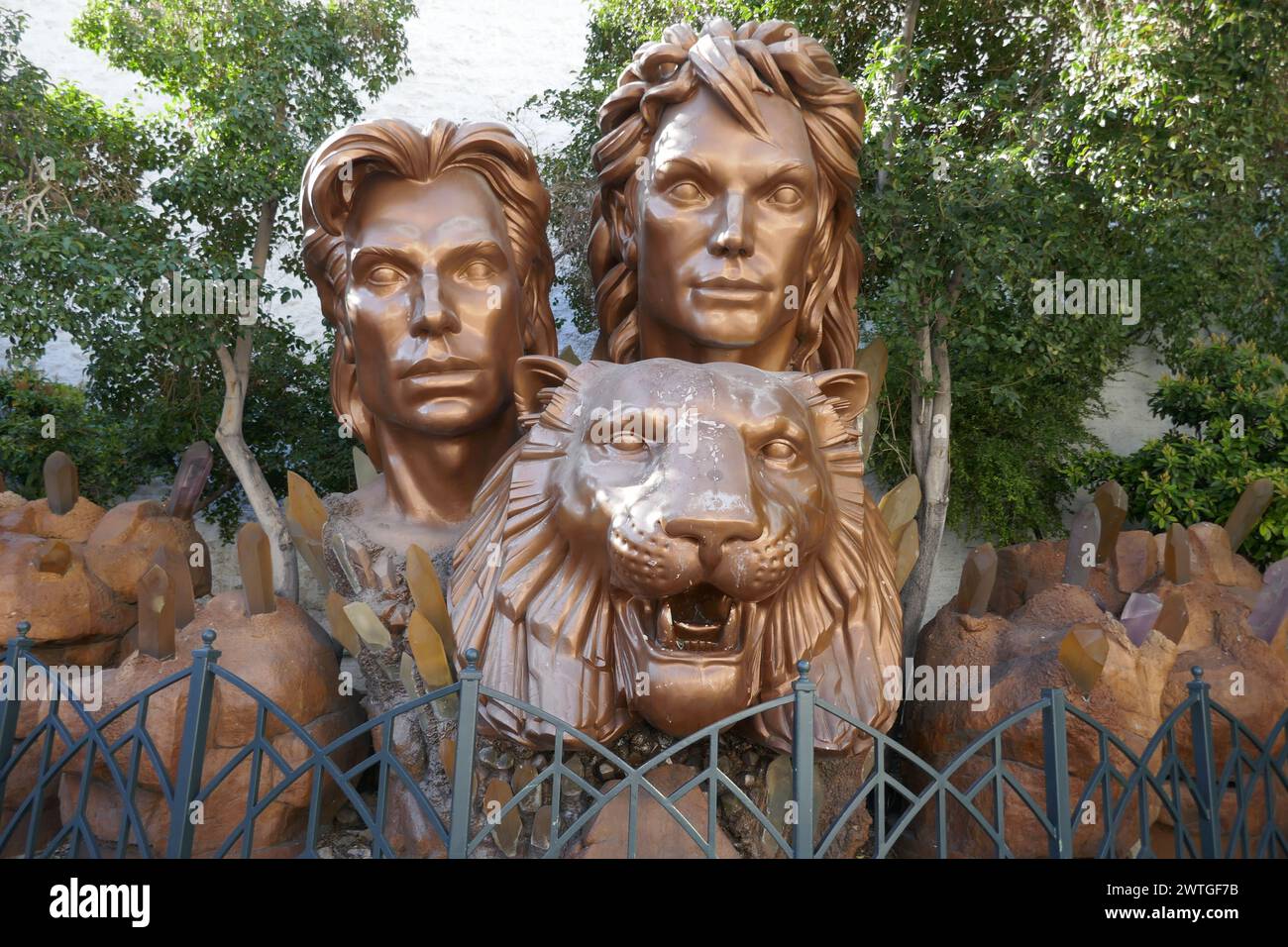 Las Vegas, Nevada, USA 8. März 2024 Siegfried & Roy Statue and Plaza im Mirage Hotel & Casino am Las Vegas Blvd am 8. März 2024 in Las Vegas, Nevada, USA. Foto: Barry King/Alamy Stock Photo Stockfoto