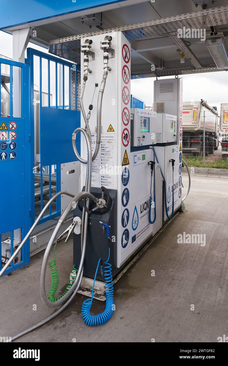 LNG-Flüssigerdgas-Tankstelle der LIQVIS GmbH in Magdeburg. LIQVIS ist eine Tochtergesellschaft des internationalen Energieunternehmens Uniper Stockfoto