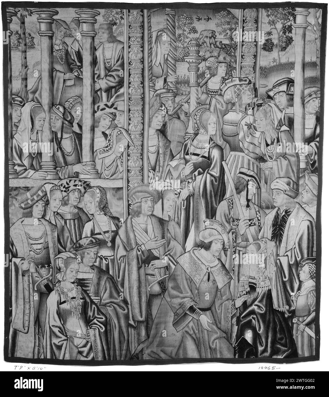 Die Leute versammelten sich im Hof oder Hof. Unbekannt ca. 1510-1520 Gobelin Abmessungen: H 8'10' x B 7'9' Gobelin Materialien/Techniken: Unbekannt Kultur: Southern Netherlands Weaving Center: Unbekannt Besitz Geschichte: French & Co. Gekauft von Leon S. Schinasi, fakturiert am 31.1926; verkauft an Ernst Rosenfeld 30.1927. Höflinge versammelten sich im und außerhalb des Hofes mit einer Öffnung zum Garten, der von kunstvollen Säulen eingerahmt ist, und offenen Fenstern mit Säulen; Landschaft im Hintergrund möglicherweise in Brüssel gewebt. French & Co. Stock Sheet im Archiv, 29444 Stockfoto