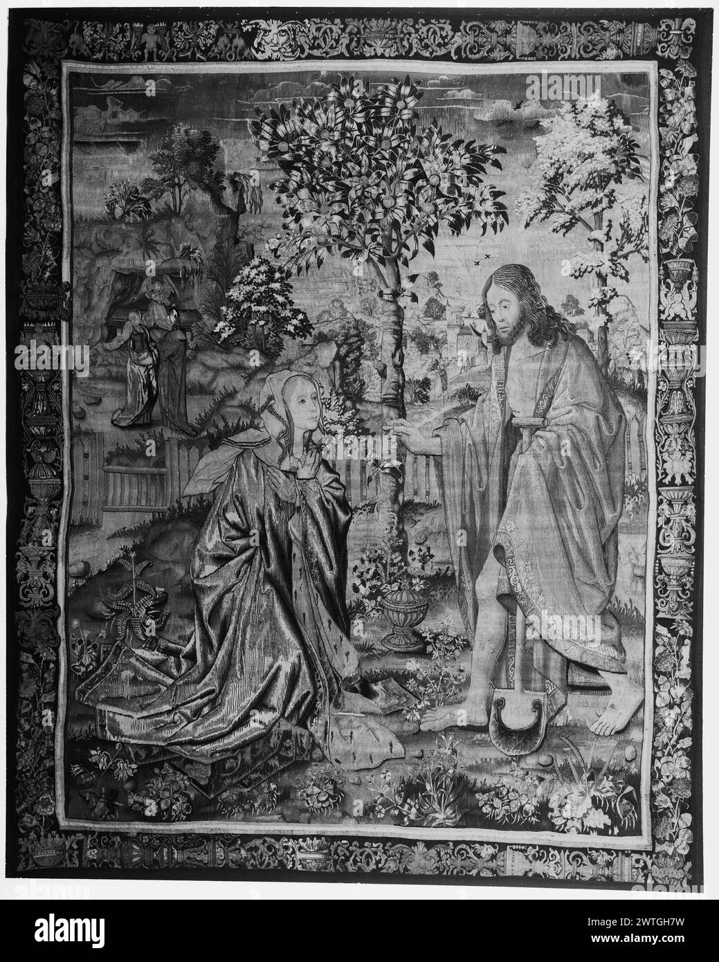Noli me tangere. Unbekannt ca. 1510-1530 Gobelin Abmessungen: H 9 x B 7'1' Gobelin Materialien/Techniken: Wolle und Seide; Metallgarn (Gold) Kultur: Southern Netherlands Weaving Center: Unbekannt Geschichte: French & Co. Gekauft von Cha[Paey?] [Dawson durchgestrichen], fakturiert am 23/1935 [auch Listen: 5.3.1936]; verkauft an F. [Felix] Gouled 2/1937 [SS 18405]. French & Co. Gekauft von Felix Gouled 2/4/1949 [SS 80382]. In der Landschaft, St.. Maria Magdalena kniet vor Christus, als Gärtner mit Hacke; 2 Marien vor Christi Grab, bewacht von Engel (L, Hintergrund) (BRD) Grotesken mit Orname Stockfoto