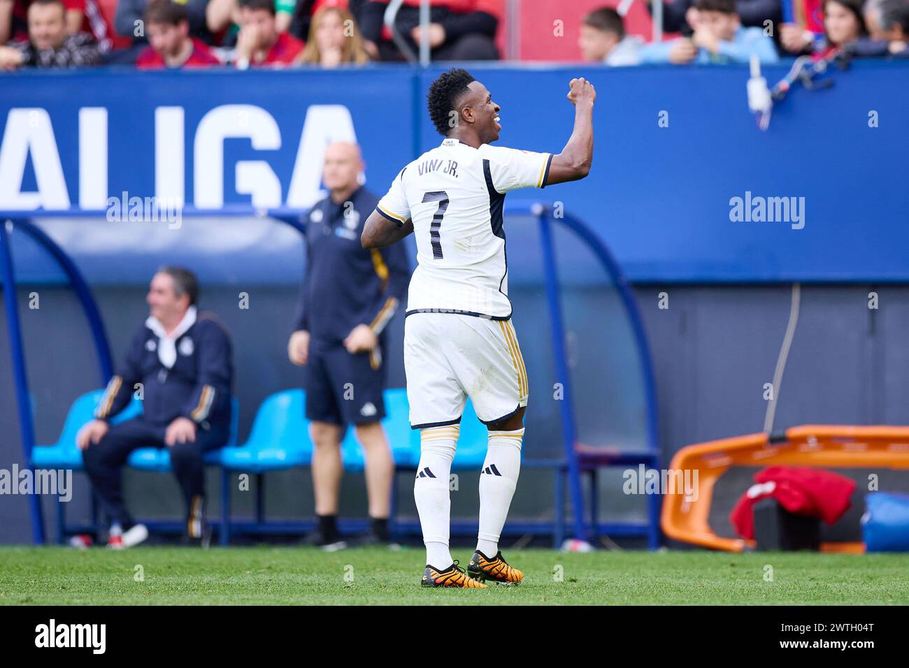 Vinicius Junior „Vini Jr“ von Real Madrid CF feiert, nachdem er am 16. März 2024 im San Mames Stadion in Pamplona, Spanien, während der spanischen Meisterschaft La Liga zwischen CA Osasuna und Real Madrid CF ein Tor geschossen hat Stockfoto