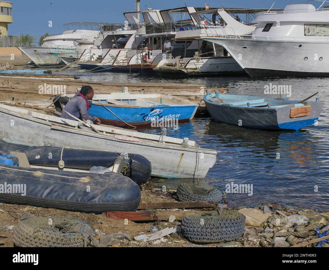 Arbeiter, Bootsbau und Reparaturen, Yacht-Werft, Hurghada, Ägypten Stockfoto
