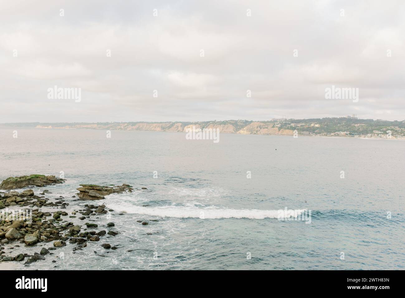 San Diego Ozean mit Felsen Stockfoto