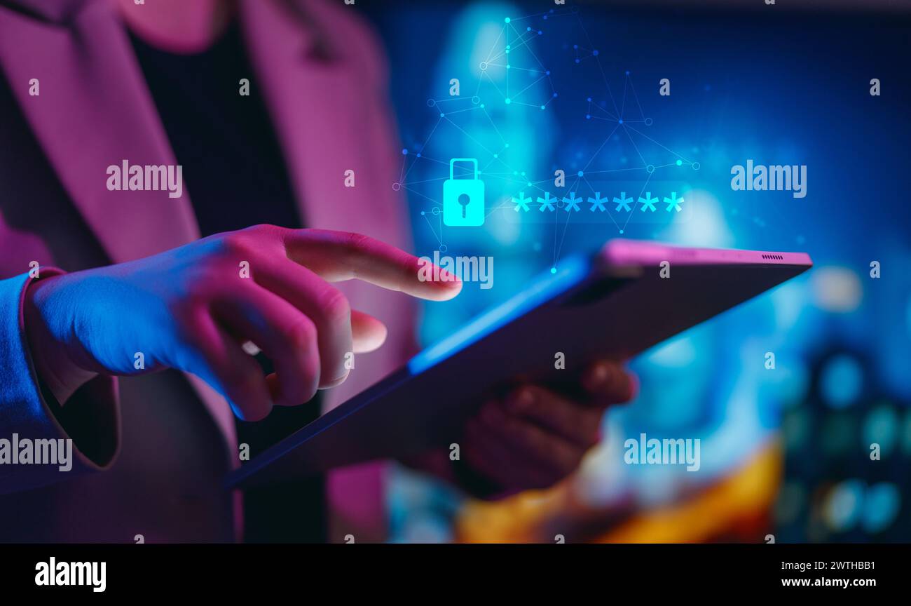 Sperren Sie den Tablet-pc mit einem Kennwort für mobile Cybersicherheit oder einem Kennwort, um die Anmeldung in der Online-Banking-Anwendung zu bestätigen. Cybersicherheitsbedrohungen. Stockfoto