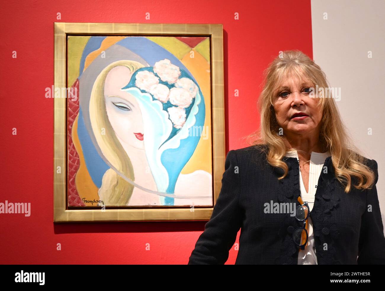 Der Fotograf, Model und ehemalige Ehefrau von George Harrison und Eric Clapton verkauft die Sammlung von 11 Losen, darunter Liebesbriefe von Clapton und Harrison. Der Verkauf umfasst Kleidung, Schmuck, Fotografien, Zeichnungen von Boyd, einige von ihr und das ikonische Bild, das für das Album-Cover von Layla the Song verwendet wurde Clapton und Boyd heirateten schließlich und Harrison und Boyd ließen sich scheiden. das Gemälde eines blonden Models, das Eric Clapton an Boyd erinnerte, wird für £ 40,000 bis £ 60,000 ... verkauft Stockfoto