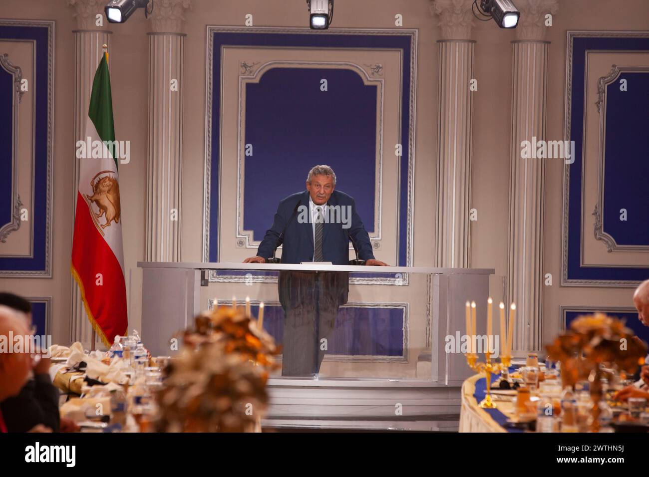 Auvers Sur Oise, Frankreich. März 2024. Dr. Mohammed Nazir Alhakim, Mitbegründer der syrischen Nationalen Koalition, sprach auf der Konferenz. Im heiligen Monat Ramadan haben muslimische Führer aus Frankreich, Jordanien, Syrien, Tunesien, Algerien, Jemen, Palästina und andere Länder im Nahen Osten nahmen am 16. März 2024 an einer Konferenz im NCRI-Hauptquartier in Auvers-sur-Oise Teil. Quelle: SOPA Images Limited/Alamy Live News Stockfoto