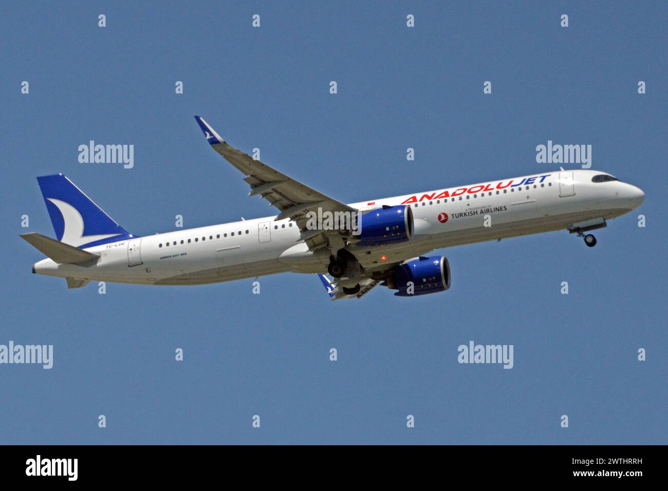 Deutschland, Bayern, München: TC-LUC Airbus A.321-271NX (c/n 10275) von Anadolujet am Münchner Flughafen Franz Josef Strauss. Stockfoto