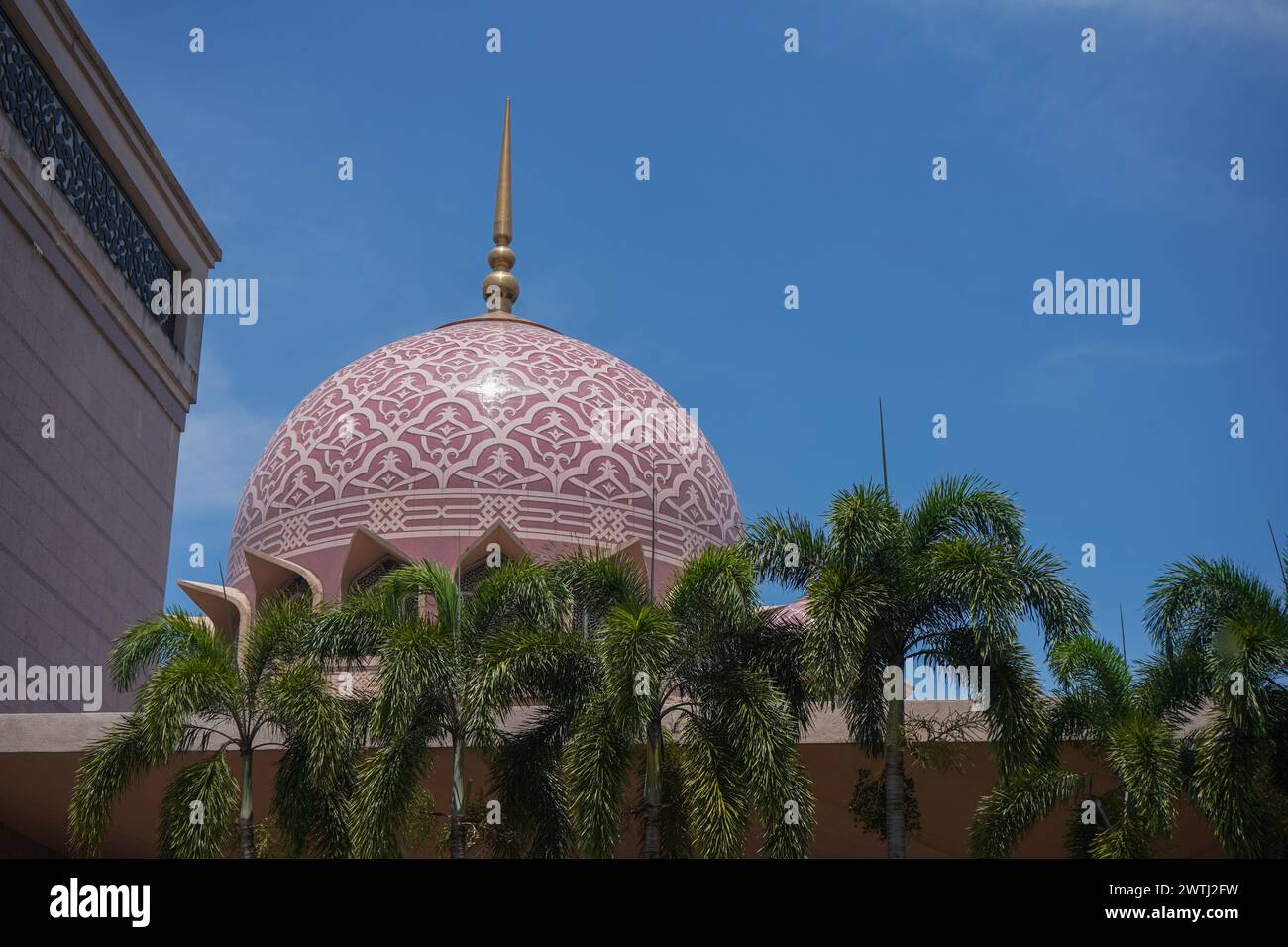 Pinkfarbene Kuppelmoschee, Masjid Putra, Putrajaya, Malaysia Stockfoto