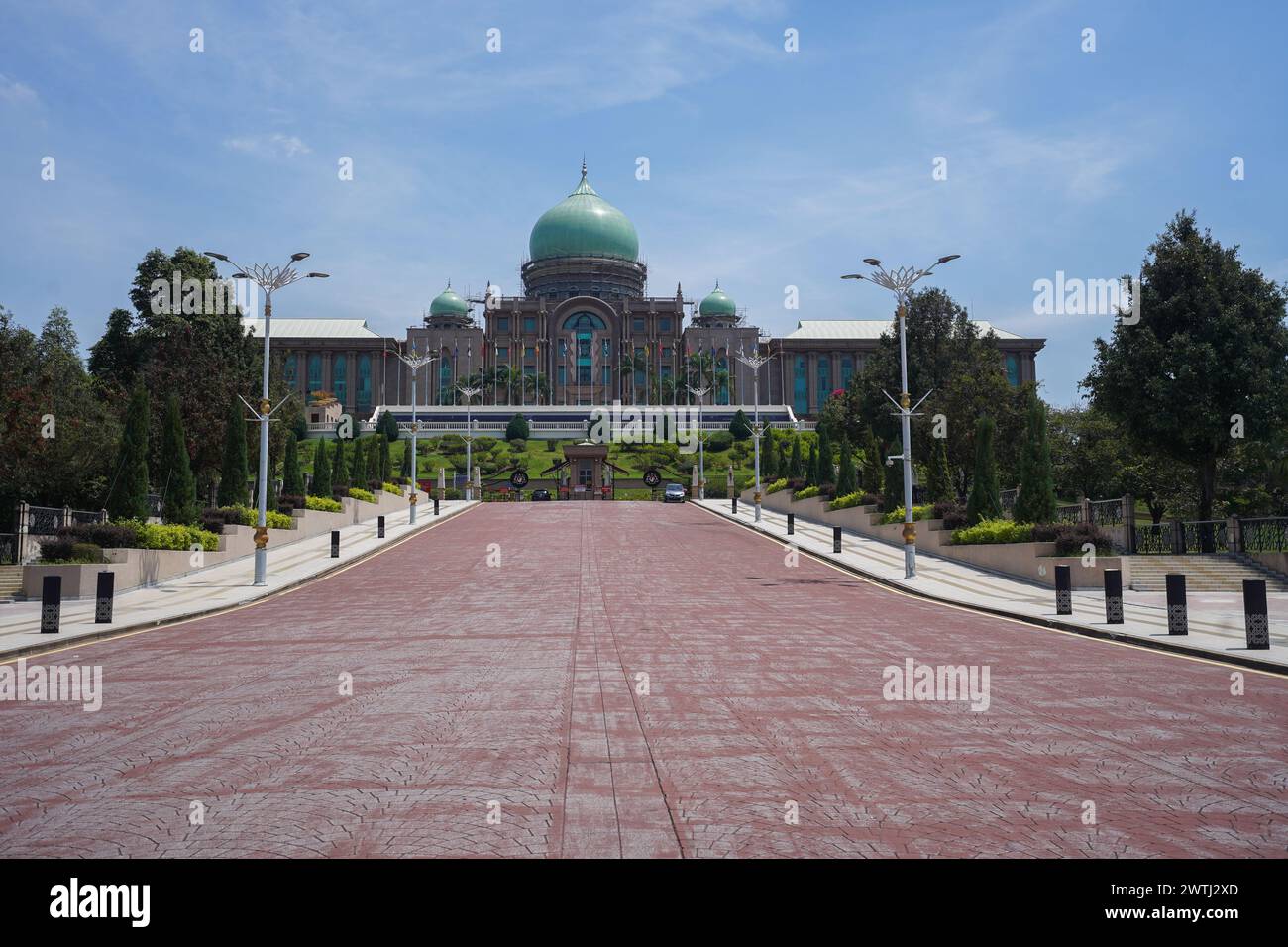 Perdana Putra beherbergt das Büro des malaysischen Premierministers und das Verwaltungszentrum der malaysischen Bundesregierung Stockfoto