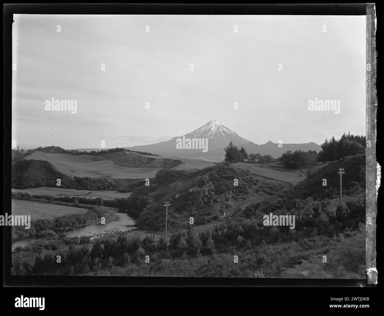 Blick auf Mount Egmont vom Mathews Hotel, Taranaki Gelatine Silber negative, schwarz-weiß negative Stockfoto