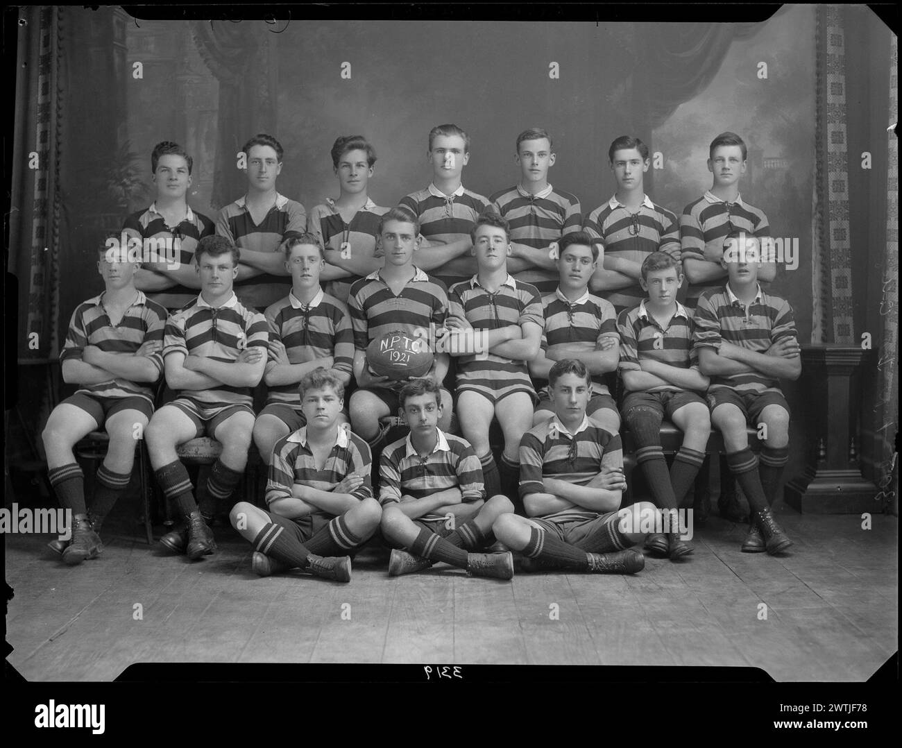 New Plymouth Technical College Football Team Nitrat-negative, schwarz-weiß-negative Stockfoto