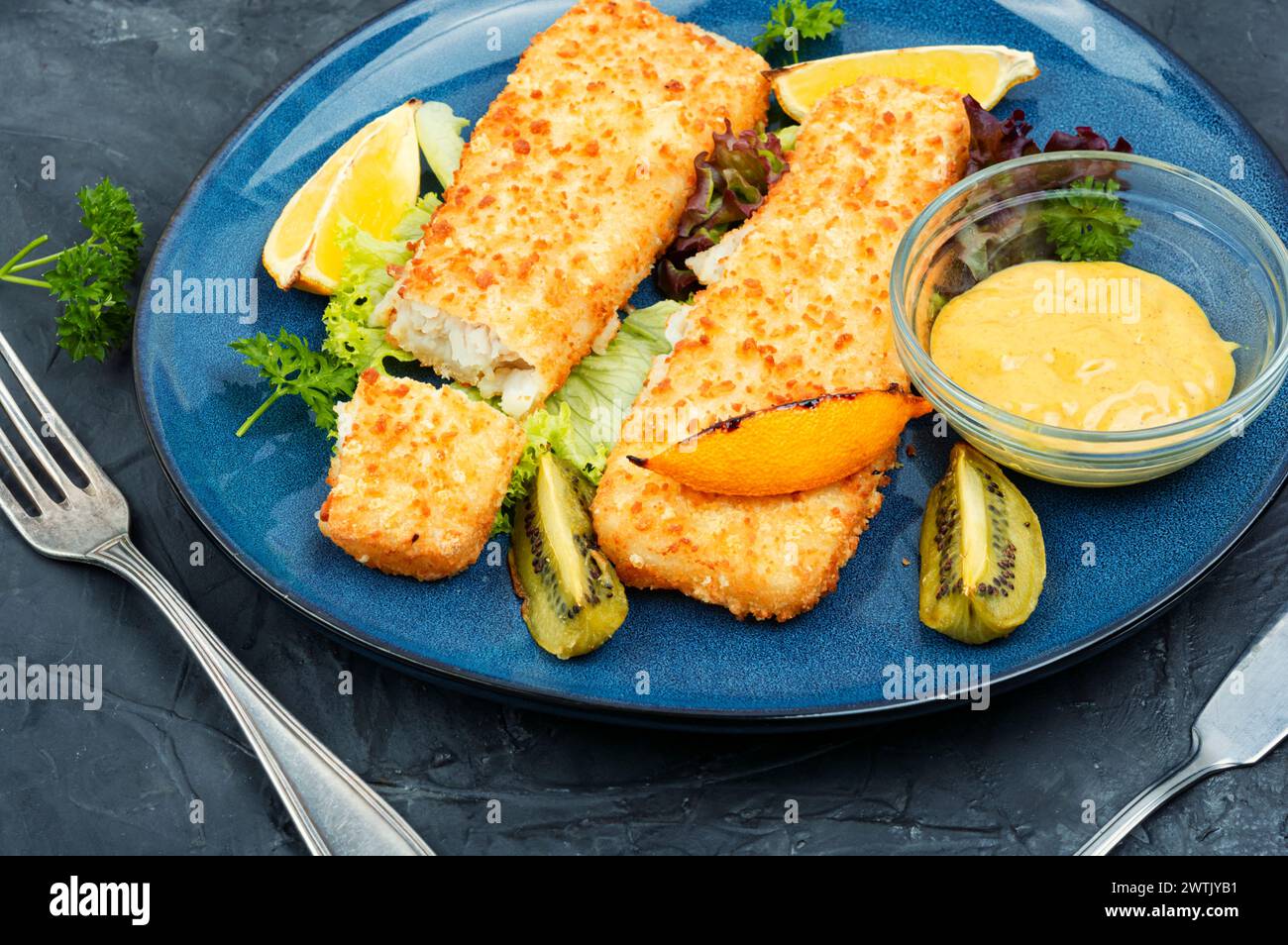 Knusprige panierte, frittierte Alaska-pollock-Filets mit Brotkrumen Stockfoto