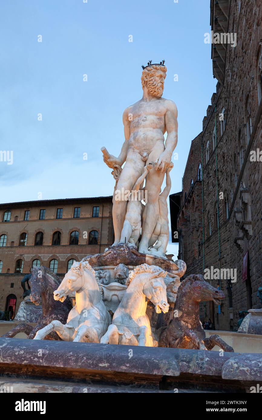 Der Neptunbrunnen in Florenz, Italien, auf der Piazza della Signoria, vor dem Palazzo Vecchio. Stockfoto