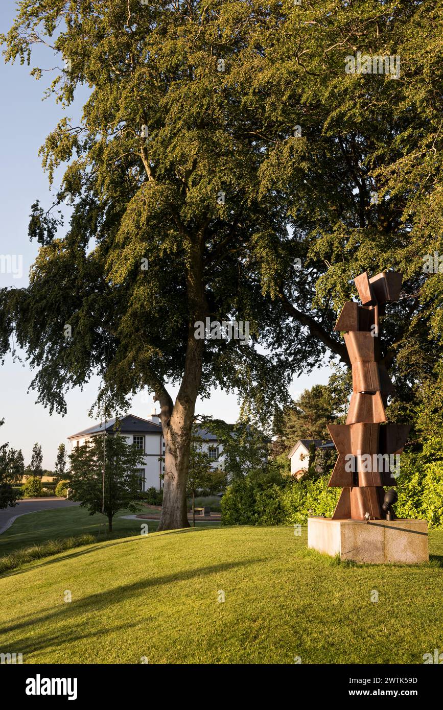 Moderne Kunstskulptur auf dem Gelände des Landhauses, Greystones, County Wicklow, Irland Stockfoto