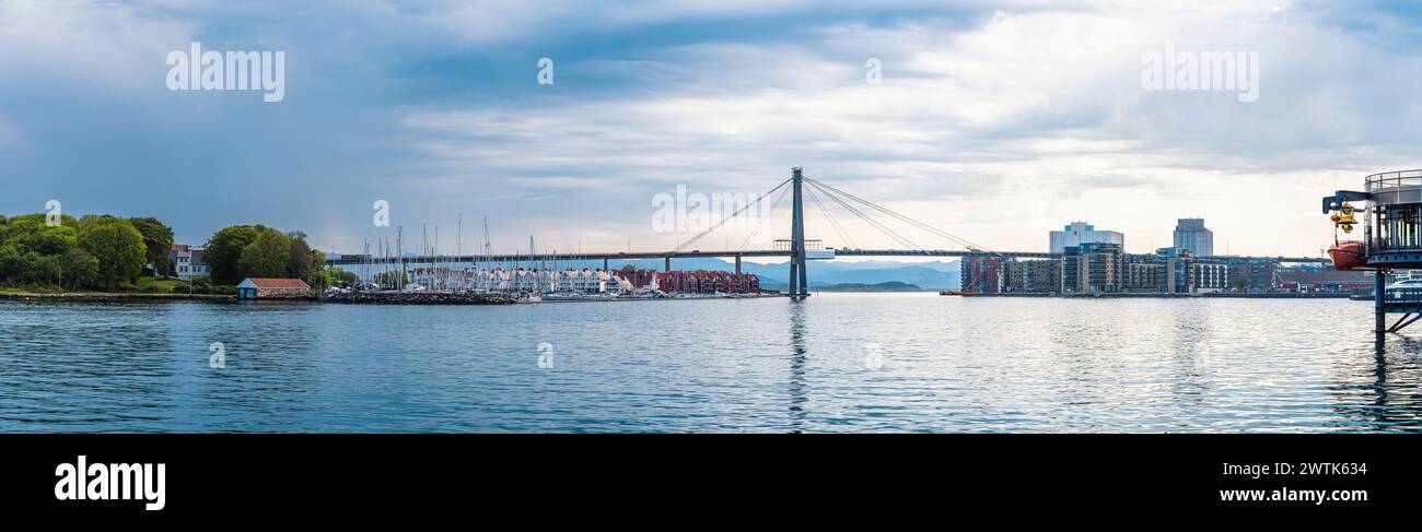 Panorama der Stavanger City Bridge und Marine, FjordSailing, Stavanger, Boknafjorden, Norwegen, Europa Stockfoto