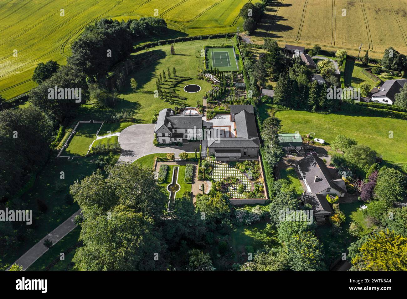 Erhöhter Blick auf das Gartengelände, Landhaus in Greystones, County Wicklow, Irland Stockfoto