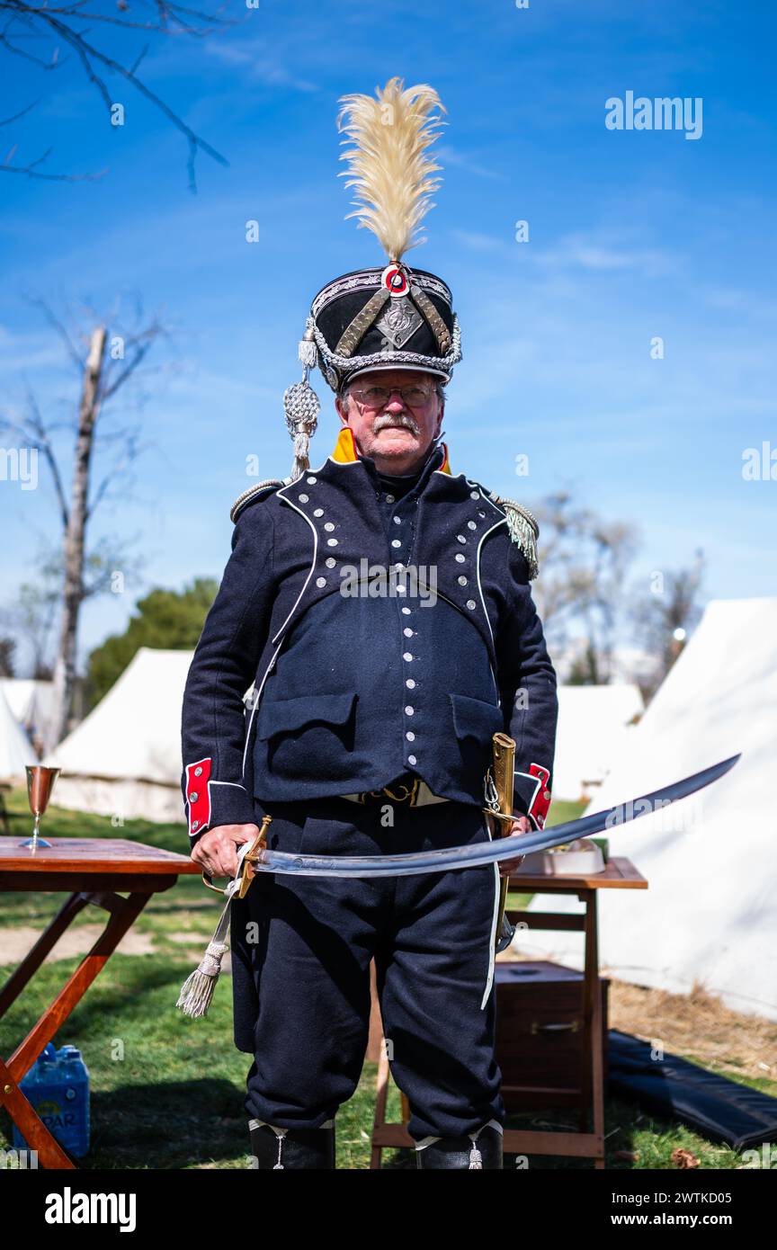 Patrick, französischer Reenactor, posiert bei der Nachbildung eines Lagers während der historischen Nachbildung von „Los Sitios“, den Ereignissen, die in Saragossa, Spanien, stattfanden. Stockfoto