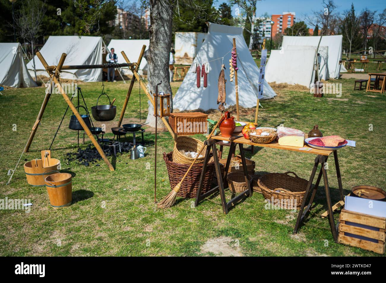 Nachbildung eines Lagers während der historischen Nachbildung von „Los Sitios“, den Ereignissen, die in Saragossa, Spanien, während des Halbinsel-Krieges in den frühen Jahren stattfanden Stockfoto