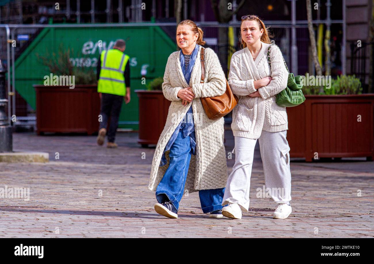 Dundee, Tayside, Schottland, Großbritannien. März 2024. Wetter in Großbritannien: Schottlands hohe Lebenshaltungskosten und Einzelhandelsschließungen im Stadtzentrum von Dundee, nur wenige Einwohner wagten sich an einem schönen Frühlingsmontagmorgen aus. Quelle: Dundee Photographics/Alamy Live News Stockfoto