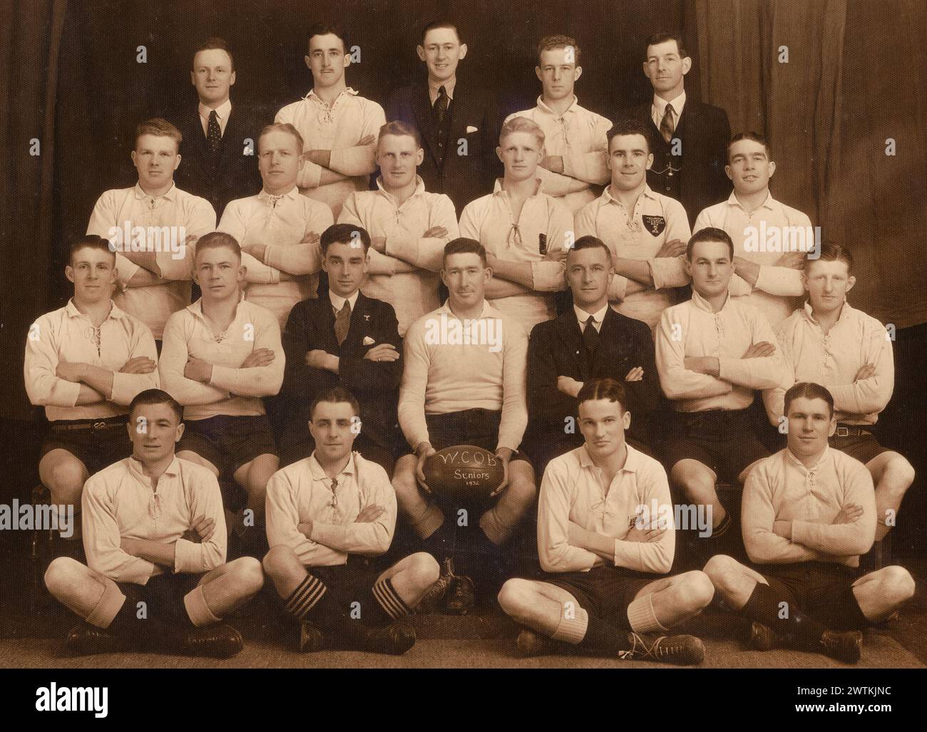 Wellington College Old Boys' Football Club, Senior 'A' Team 1932 Gelatinedruck, Schwarzweiß-Drucke, Gruppenporträts Stockfoto