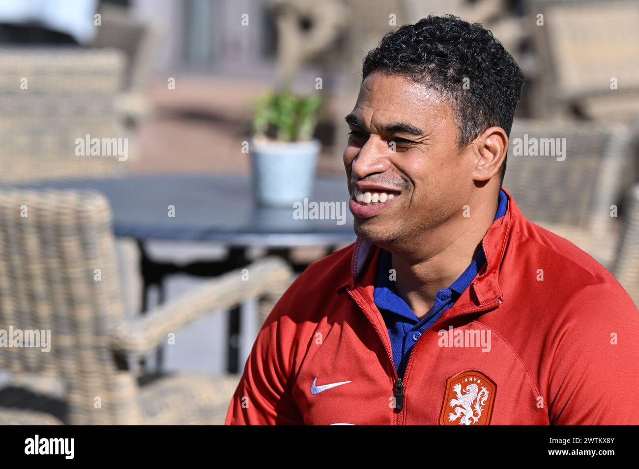 ZEIST - Holland U21-Trainer Michael Reiziger während eines Trainings der niederländischen Junioren im Vorfeld des Freundschaftsspiels gegen Jong Norwegen auf dem KNVB Campus am 18. März 2024 in Zeist, Niederlande. ANP GERRIT VAN KÖLN Stockfoto