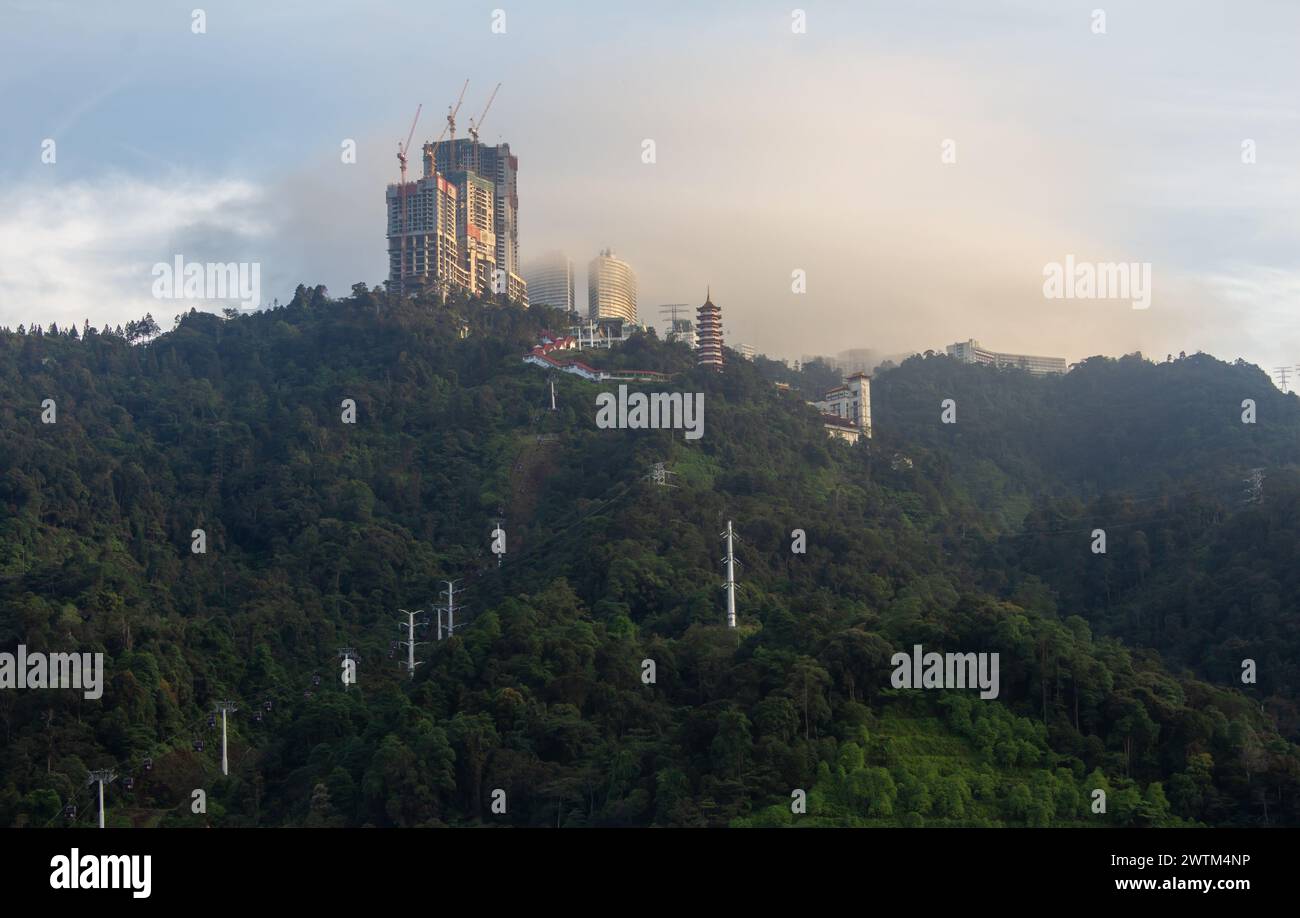 Genting Highlands, Pahang, Malaysia - 01. November 2023: Die Seilbahnstation für den Chin Swee Temple mit einer malerischen Aussicht entlang der Genting Highlands, Pahang, Stockfoto