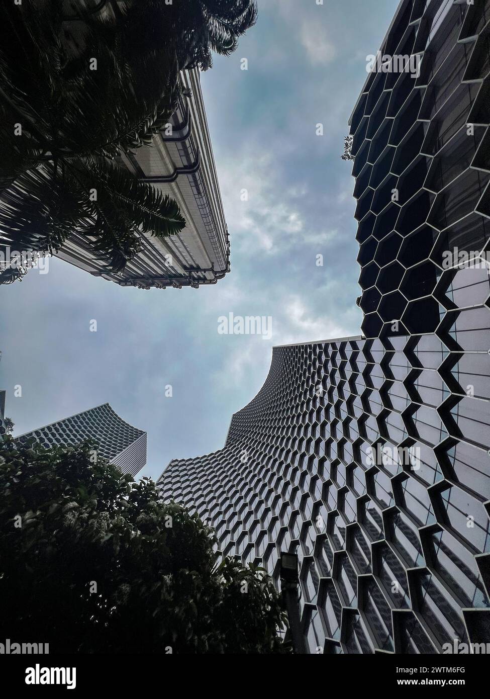 Singapurs Wahrzeichen und Wolkenkratzer versprechen eine unvergessliche Reise durch Modernität und Innovation Stockfoto