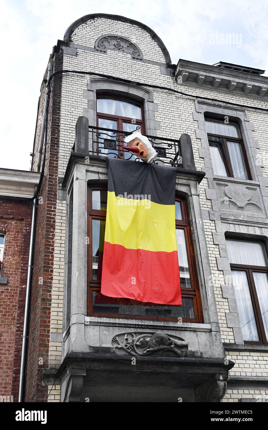 Belgische Flagge an der Fassade eines Gebäudes Stockfoto