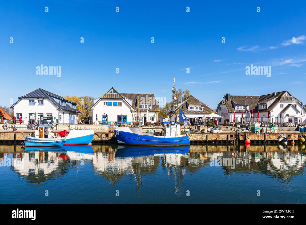 Fischerboote im Hafen von Vitte auf der Insel Hiddensee. Stockfoto