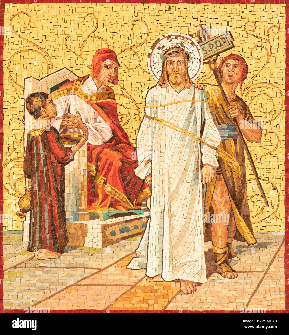 MAILAND, ITALIEN - 4. MÄRZ 2024: Das Mosaik Jesus vor Pilatus als Teil des Kreuzbahnhofs in der Kirche Chiesa di San Agostino von unbekanntem Künstler Stockfoto
