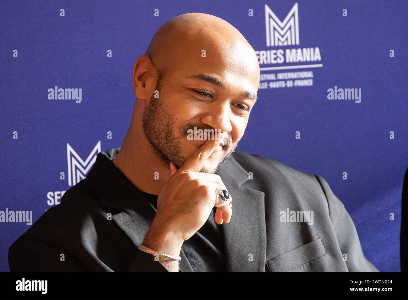 Lille, Frankreich. März 2024. Malick Bauer, Jurymitglied der Serie Mania International Competition, nimmt am 18. März 2024 an einer Pressekonferenz während des 4. Tages des Series Mania Festivals in Lille Teil. Foto: Sebastien Courdji/ABACAPRESS.COM Credit: Abaca Press/Alamy Live News Stockfoto