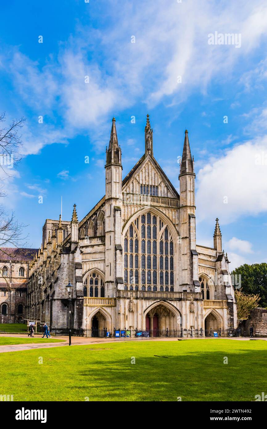 Die Kathedrale der Heiligen Dreifaltigkeit, St. Peter, St. Paul und St. Swithun, allgemein bekannt als Winchester Cathedral, ist die Kathedrale der C. Stockfoto