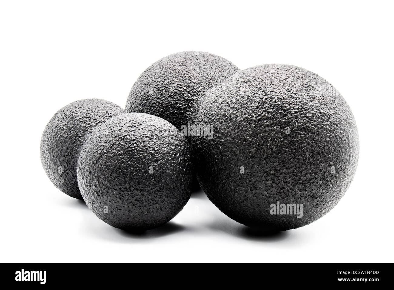 Zwei Doppel-Faszienkugeln vor weißem Hintergrund, schwarze Farbe, Produkt Stockfoto