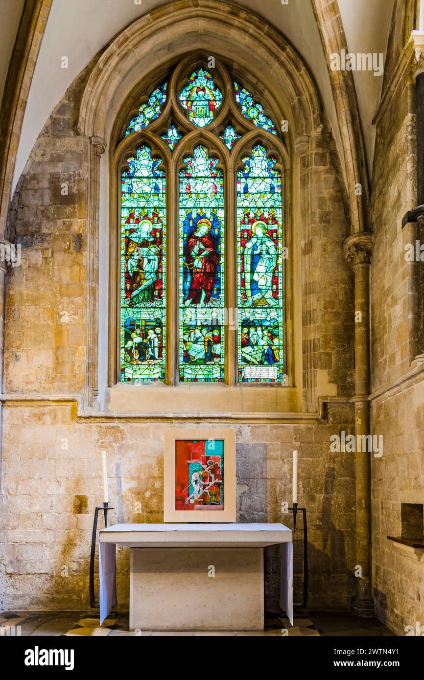 Mary Magdalene Chapel und Noli me Tangere, ein Gemälde von Graham Sutherland, das auf dem Altar ausgestellt ist. Chichester Cathedral, früher bekannt als Cathedra Stockfoto