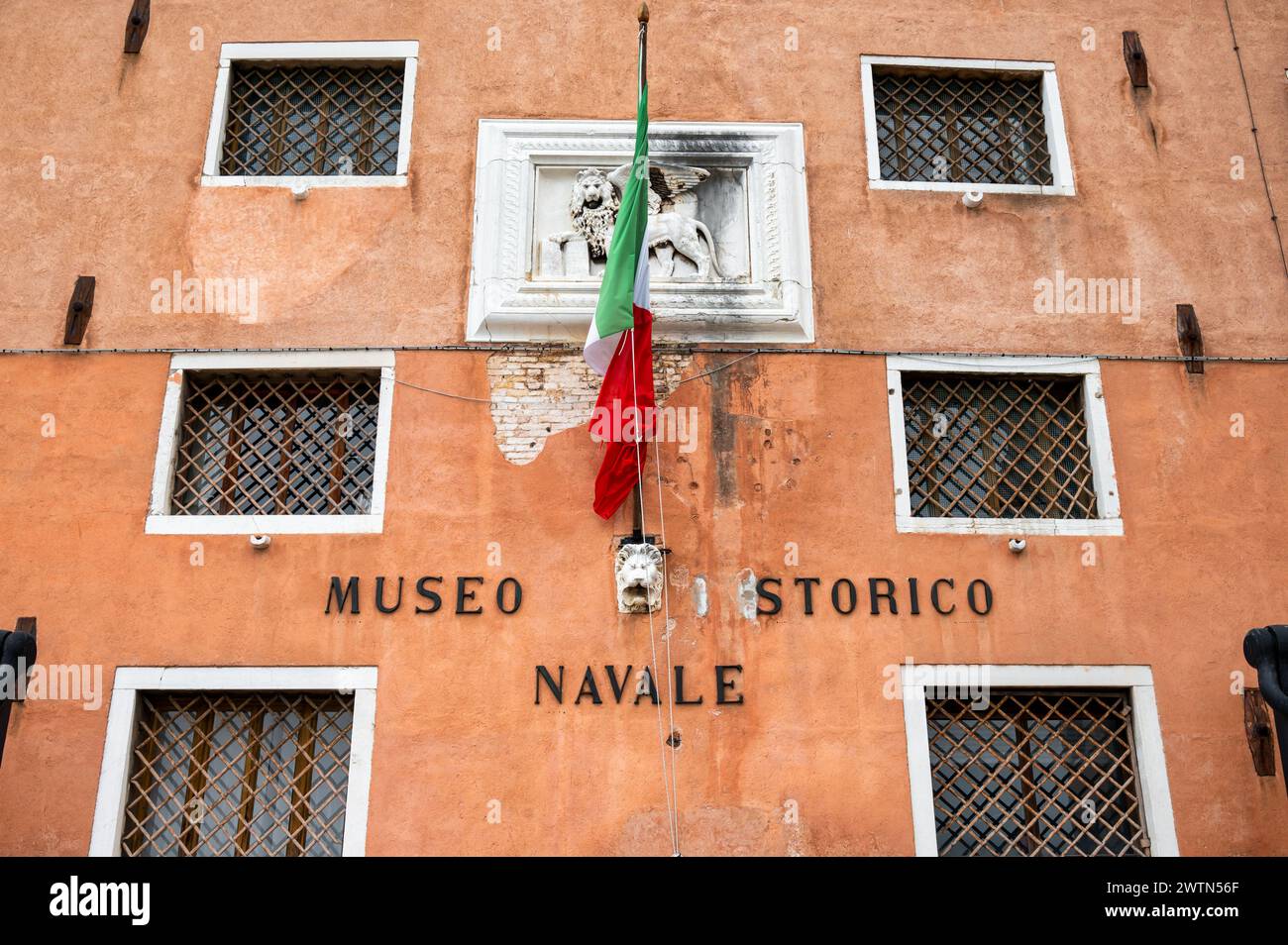 Venedig, Italien - 26. Februar 2023: Die Vorderseite des Marinemuseums in Venedig Stockfoto