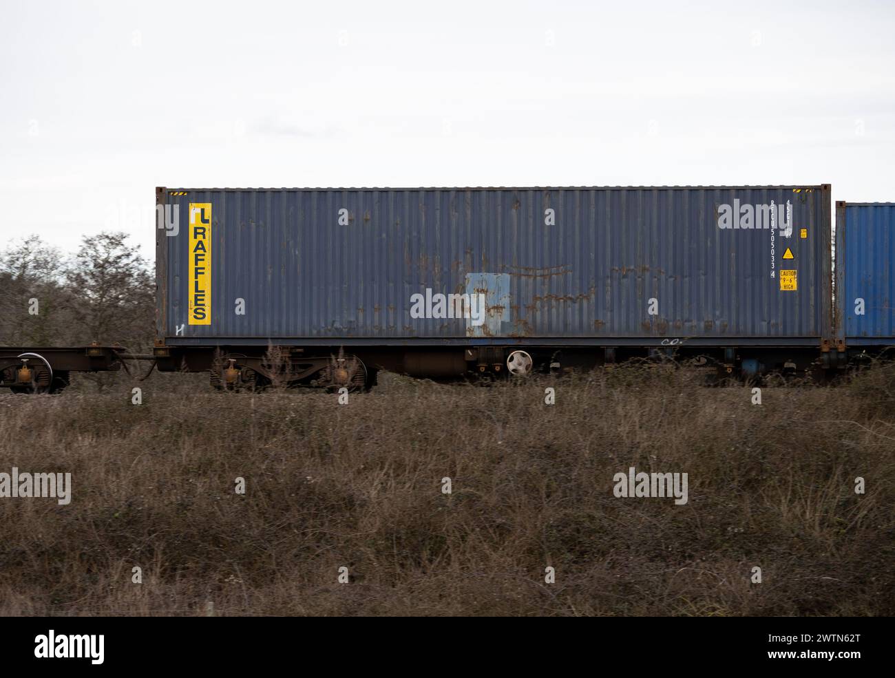 Raffles Lease Versandcontainer in einem freightliner-Zug, Warwickshire, Großbritannien Stockfoto