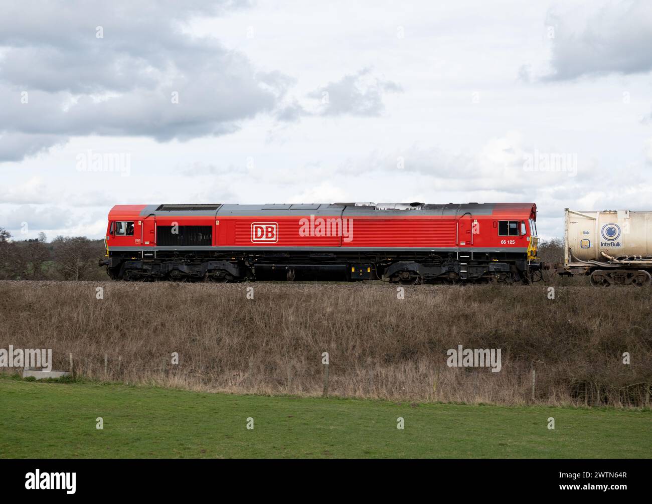 Diesellokomotive DB-Baureihe 66 Nr. 66125 Zugkraftwagen, Warwickshire, Großbritannien Stockfoto