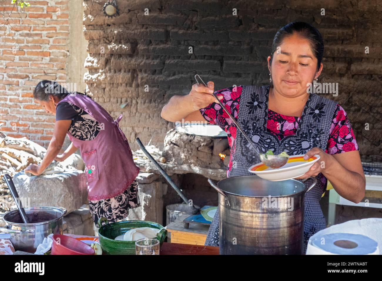 Teotitlan del Valle, Oaxaca, Mexiko - Frauen im ländlichen Raum im Tlacolula-Tal von Oaxaca profitieren von einem Mikrofinanzierungsdarlehensprogramm der gemeinnützigen Organisation EN V Stockfoto