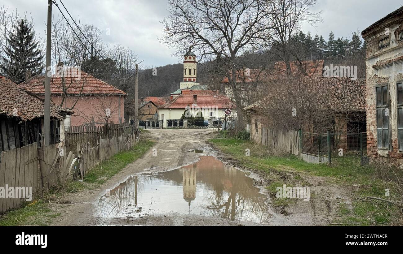 Die Bergbaustadt Bor in Serbien, wo das chinesische Unternehmen Zijin Copper etwa zwei Drittel der Bergbauanlage von Bor vom serbischen Staat kaufte Stockfoto