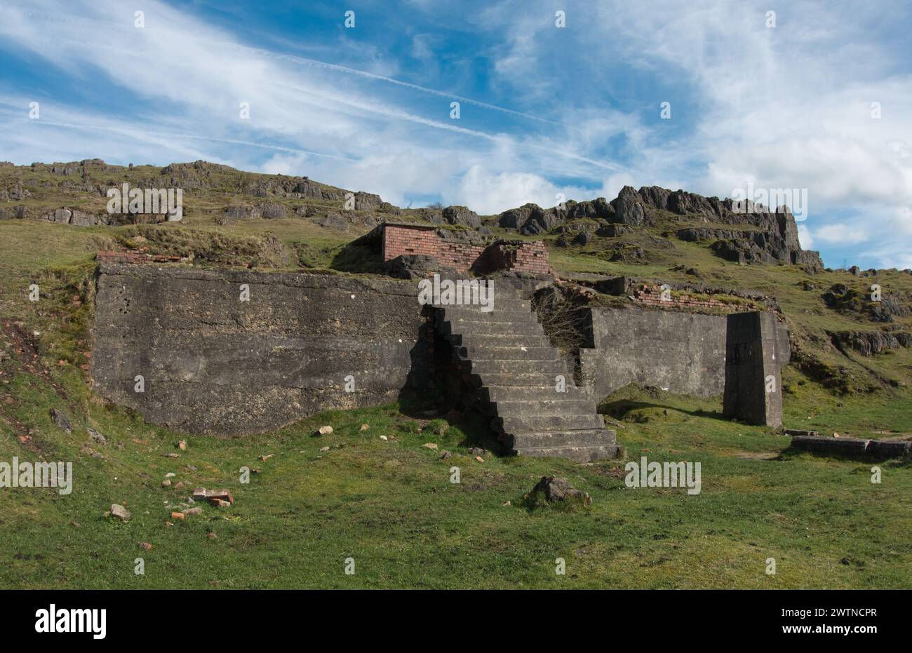 Surreale Betonkonstruktionen der alten Bleibrechanlage Golconda. Harborough Rocks Derbyshire Peak District Stockfoto