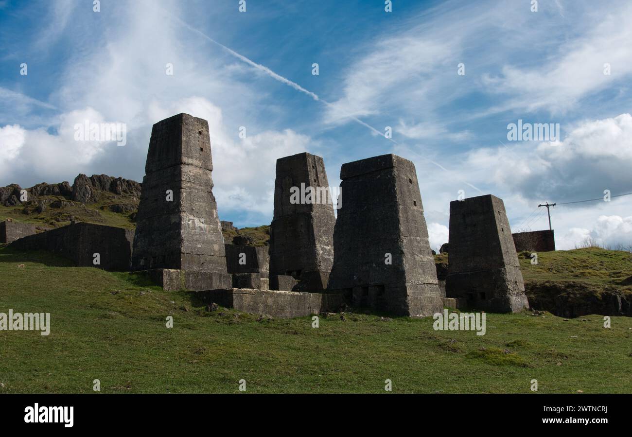 Surreale Betonkonstruktionen der alten Bleibrechanlage Golconda. Harborough Rocks Derbyshire Peak District Stockfoto