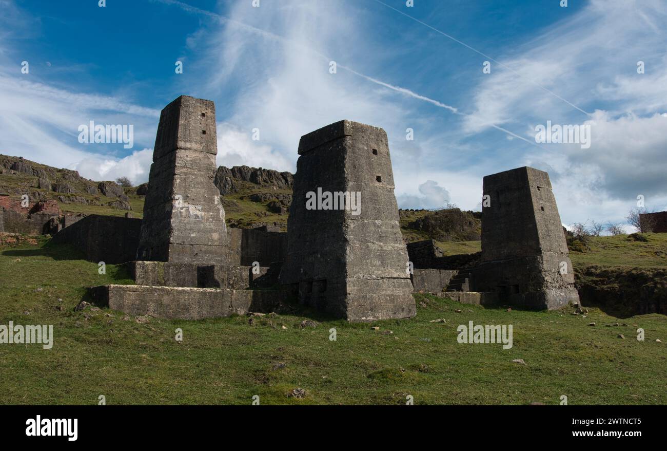 Surreale Betonkonstruktionen der alten Bleibrechanlage Golconda. Harborough Rocks Derbyshire Peak District Stockfoto