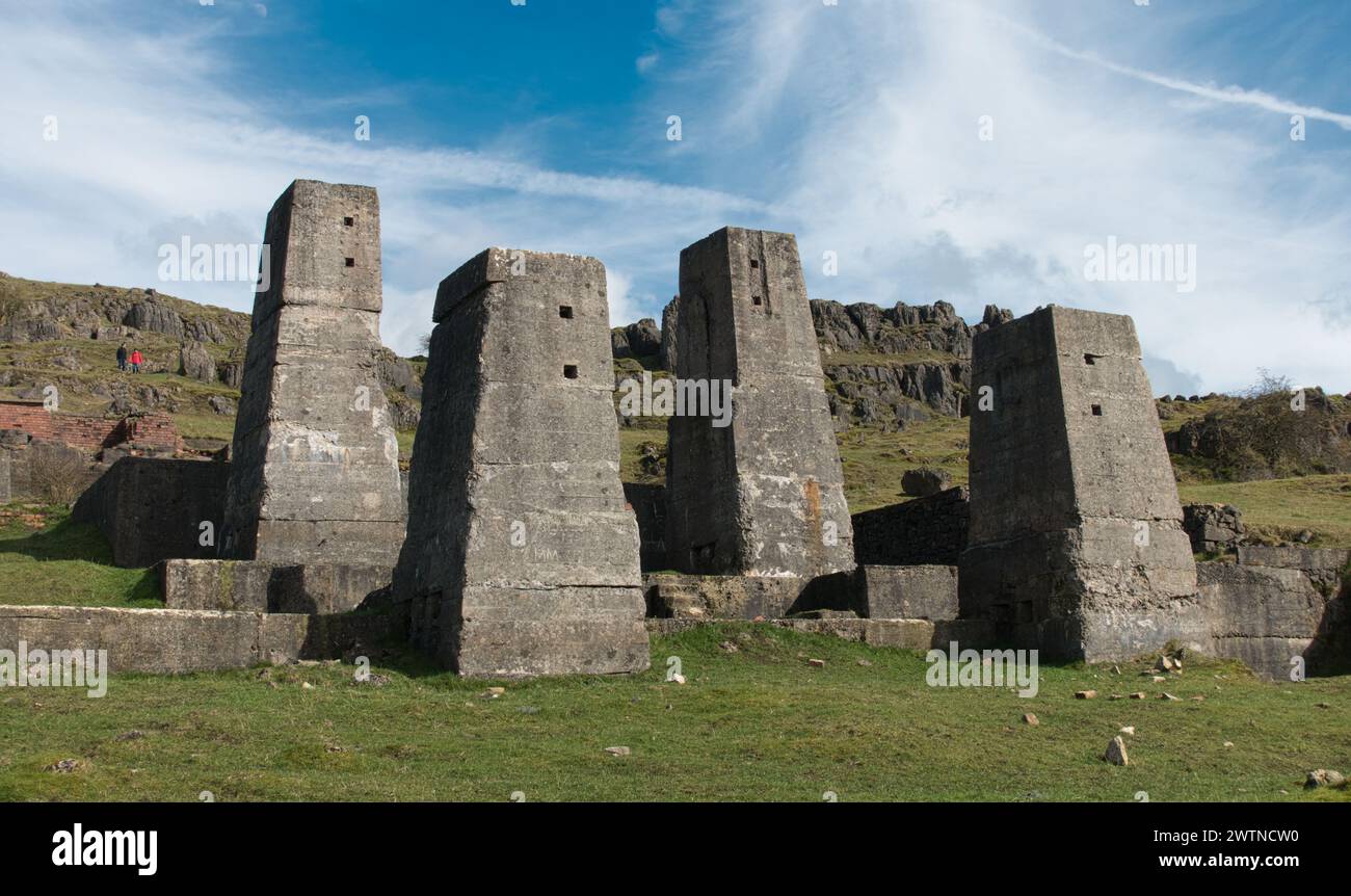 Surreale Betonkonstruktionen der alten Bleibrechanlage Golconda. Harborough Rocks Derbyshire Peak District Stockfoto