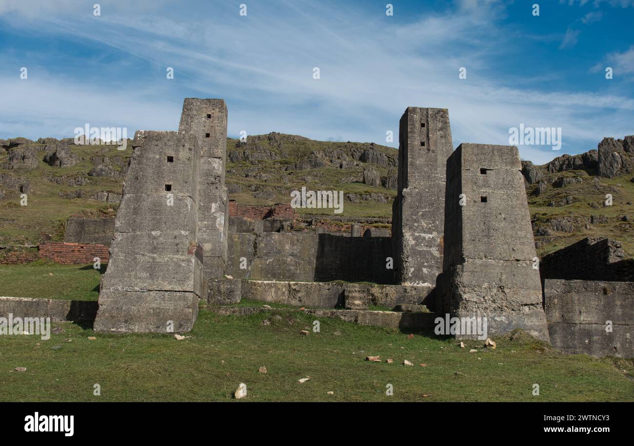 Surreale Betonkonstruktionen der alten Bleibrechanlage Golconda. Harborough Rocks Derbyshire Peak District Stockfoto